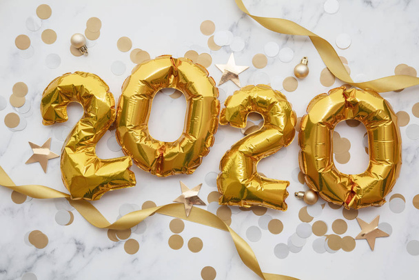 New Year 2020 celebration. Gold foil party balloons with decorations - Zdjęcie, obraz