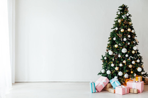 Karácsony Új Év Karácsonyfa ajándékokkal tél December ünnep - Fotó, kép