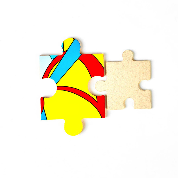 2 puzzles sobre un fondo blanco
 - Foto, Imagen