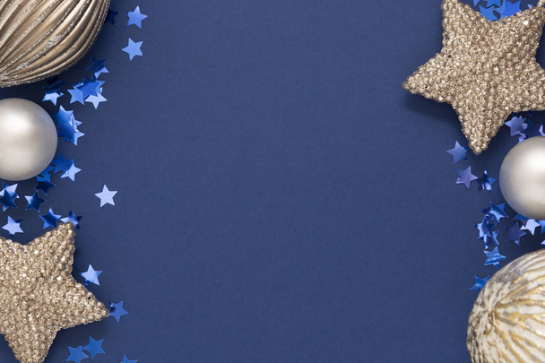Blu astratto bordo di sfondo di Natale con argento decorazioni invernali, blu mock up con spazio per il testo
. - Foto, immagini