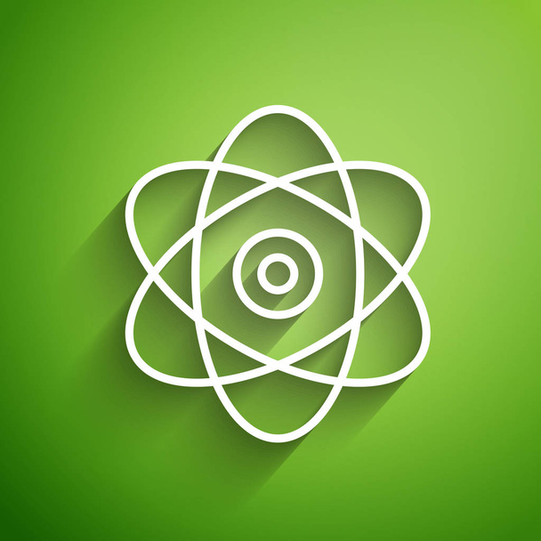 Bílá čára Ikona Atom izolovaná na zeleném pozadí. Symbol vědy, vzdělání, jaderné fyziky, vědeckého výzkumu. Elektrony a protony znamenají. Vektorová ilustrace - Vektor, obrázek