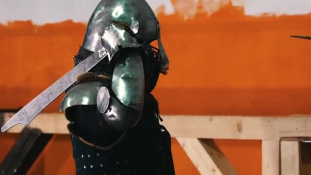 Ritterausbildung - Männer Ritter bei einem Trainingskampf - Filmmaterial, Video