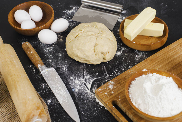 Ingredients for baking buns on black table - Zdjęcie, obraz