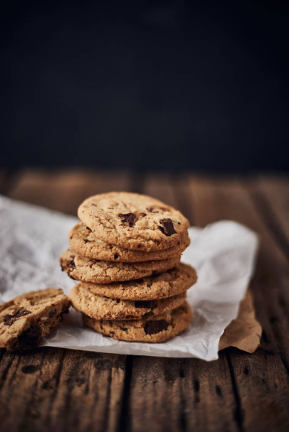 Chocolate chip cookies, Sweet biscuits, Concept for a tasty snac - Фото, изображение