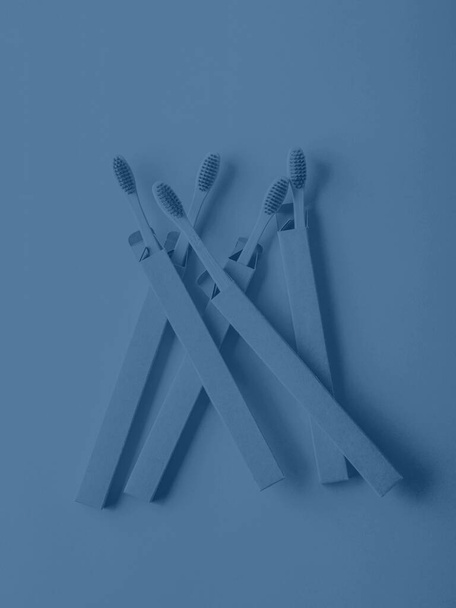 Bambusz fogkefék. Klasszikus kék színű 2020 - Fotó, kép