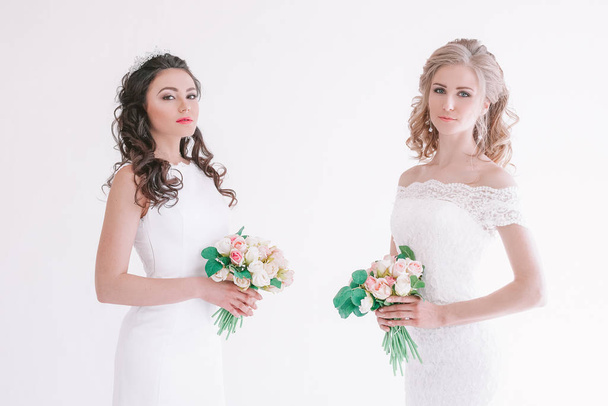 dvě svatební nevěsta s kytice svatební bílá - Fotografie, Obrázek