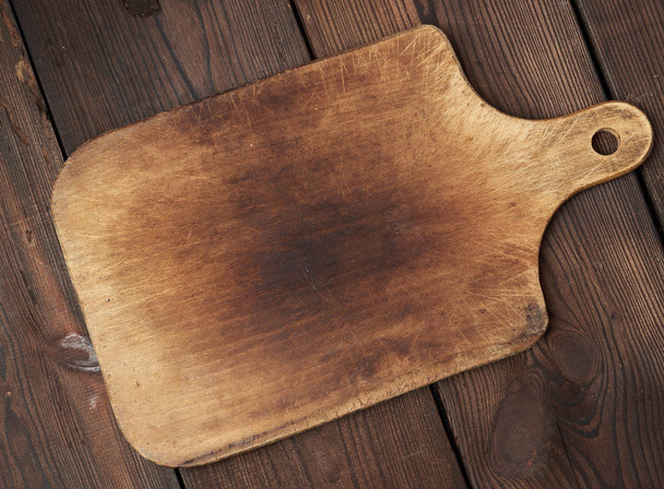 vieille planche à découper rectangulaire en bois vide, vue de dessus
 - Photo, image