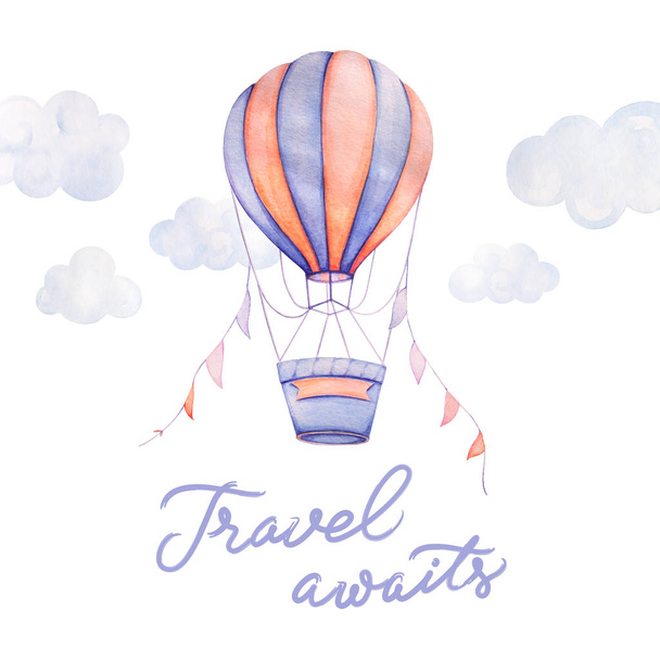 Το ταξίδι περιμένει. Πολύχρωμο αερόστατο που πετά στον ουρανό, σύννεφα, κορδέλες. Παιδικά αποτυπώματα. Νεογέννητο δώρο τέχνης. Παιδική τέχνη τοίχου. Υδατογραφία μωρό κλιπ τέχνης. - Φωτογραφία, εικόνα