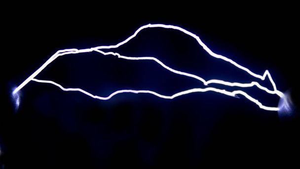 Серия искр электрических разрядов, полученных с помощью
  - Фото, изображение