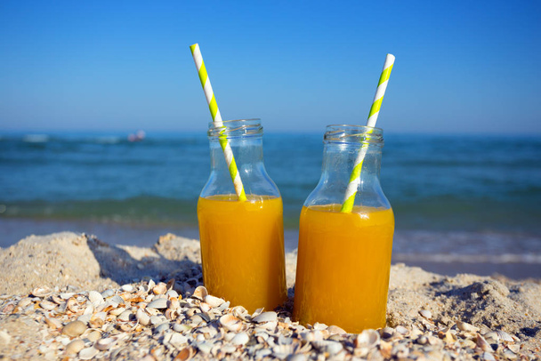 zumo de naranja refrescante
  - Foto, Imagen