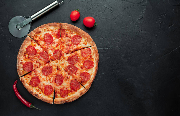 Pizza pepperoni, gyorskaja. - Fotó, kép