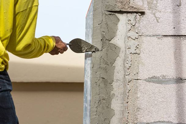 Mason omítání betonu stavět zdi, výstavbu podle  - Fotografie, Obrázek