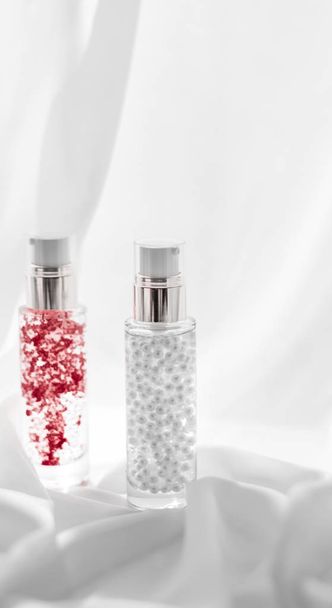 Péče o pleť sérum a make-up základní gel láhev, hydratační lotio - Fotografie, Obrázek