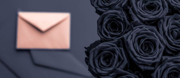 Rakkaus kirjeen ja kukkien toimitus Ystävänpäivä, ylellisyyttä bouqu
 - Valokuva, kuva