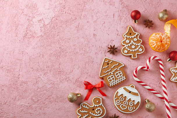 Composizione flat lay con gustosi biscotti di Natale fatti in casa, mand
 - Foto, immagini