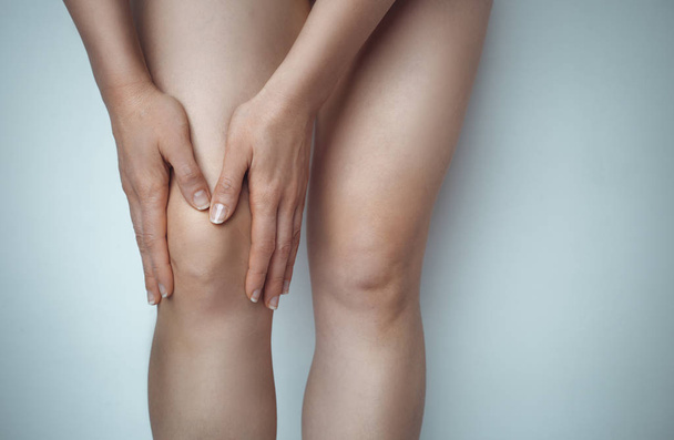 Pain in the knee joint. Meniscus. - Zdjęcie, obraz
