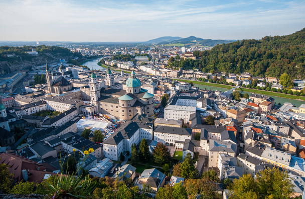 Cityscape picturesque Salzburg holiday tourist resort city in Au - 写真・画像
