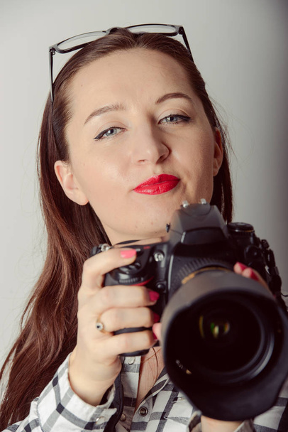 Woman-photographer takes images, - Zdjęcie, obraz