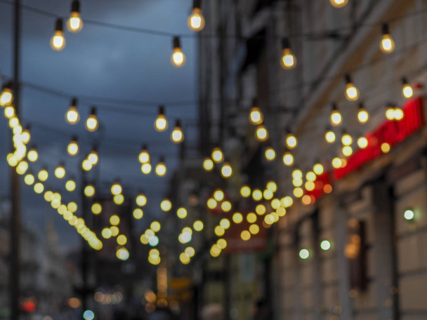 классические рождественские гирлянды с светящимися лампочками
 - Фото, изображение