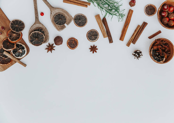 orange citrus jam, cinnamon sticks and anise over white  background. Flat lay, space. Sweet xmas or new year. Mulled wine ingredients - Foto, Imagen