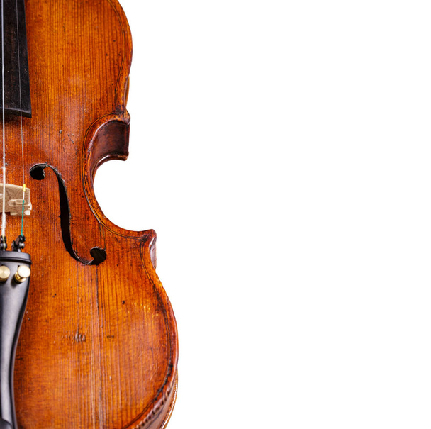 Gros plan d'un violon isolé sur fond blanc
 - Photo, image