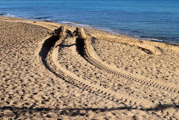 stopy v písku na březích Středozemního moře na severu Izraele  - Fotografie, Obrázek
