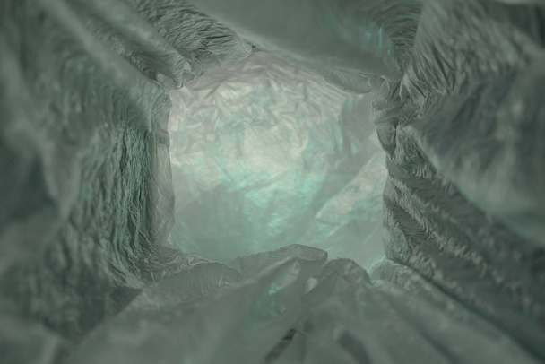 Mooie abstracte Tunnel achtergrond van plastic cellofaan zak. Geen plastic zak concept redt de wereld, beschermt de aarde. - Foto, afbeelding
