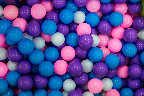 veel veelkleurige ronde ballen textuur achtergrond - Foto, afbeelding