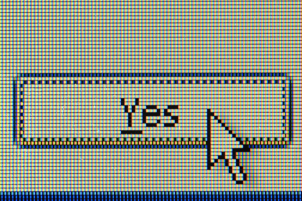 Cursor no botão Sim, monitor de computador
 - Foto, Imagem