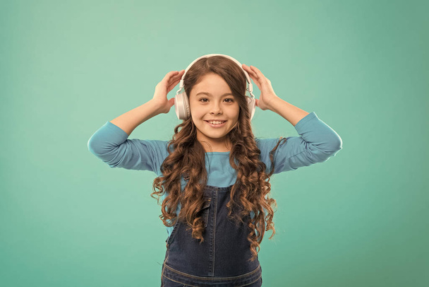 Online education. Girl adorable child listening online course. Get more information. Audio book. Modern education concept. Benefits of online education. Access to knowledge. Listening lesson - Foto, Imagem