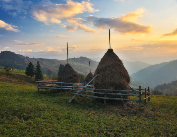 Autumn evening in the mountains. sunset in the Carpathian mountains - Photo, Image