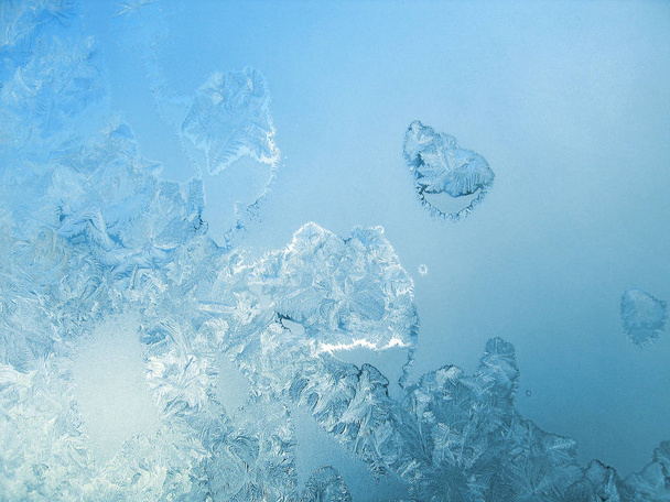 Modello gelido a un vetro di finestra invernale
 - Foto, immagini