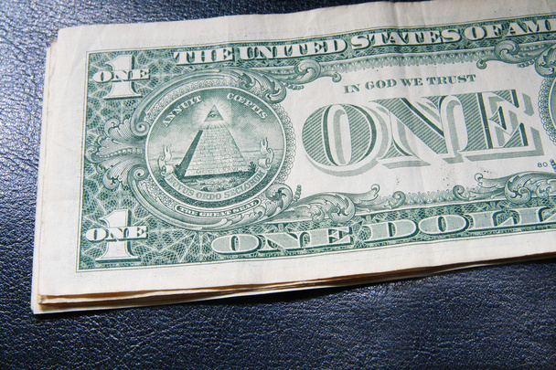 Dollarscheine auf schwarzem Hintergrund - Foto, Bild