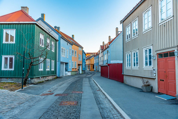 Sunset view of a narrow street in the Brygge district of Trondhe - Valokuva, kuva