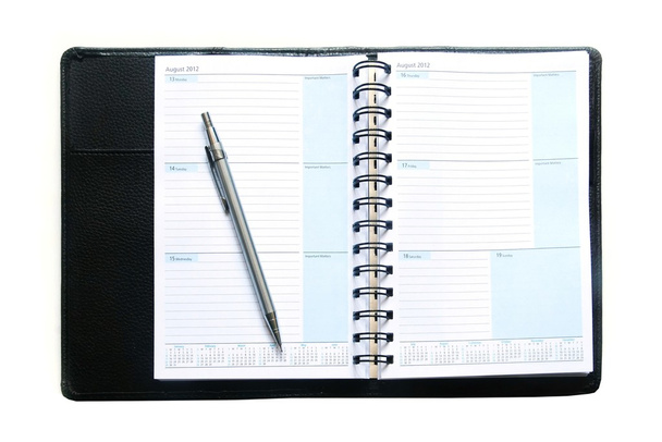 ноутбук и ручка на белом фоне - Фото, изображение