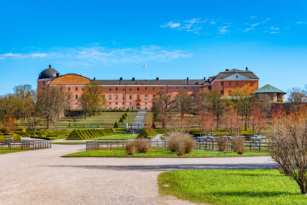 Castle in Uppsala viewed from the botanical garden, Sweden - Foto, immagini