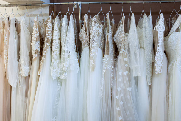 Gyönyörű luxus esküvői ruhák. - Fotó, kép