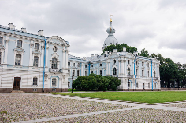 Смольный собор в Санкт-Петербурге построен в 1748 году
. - Фото, изображение