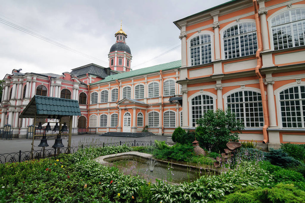 Αγία Τριάδα Alexander Nevsky Lavra είναι ένα ανδρικό ορθόδοξο μοναστήρι στην Αγία Πετρούπολη χτίστηκε το 1713. - Φωτογραφία, εικόνα