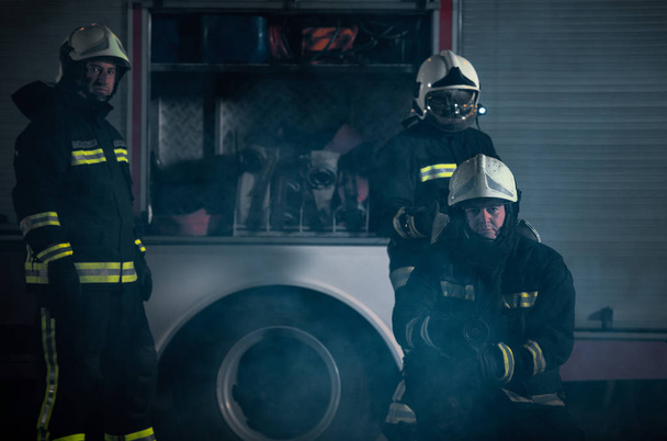 Posádka hasičské stanice v akci - Fotografie, Obrázek