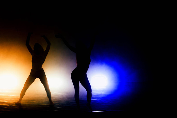 Par de dançarinos contemporâneos praticando uma rotina de dança - Foto, Imagem