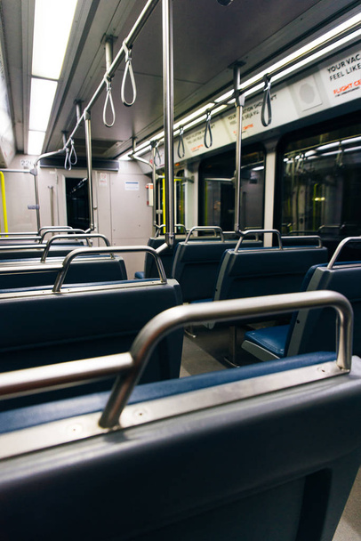 Interno del vagone della metropolitana in calgary Metropolitana, Canada
 - Foto, immagini