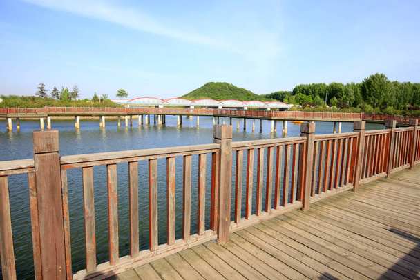 ponte de madeira no rio - Foto, Imagem