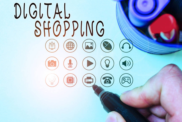 Kézírás szöveg Digitális vásárlás. Fogalom jelentése: termékek vagy szolgáltatások interneten keresztül történő vásárlása. - Fotó, kép