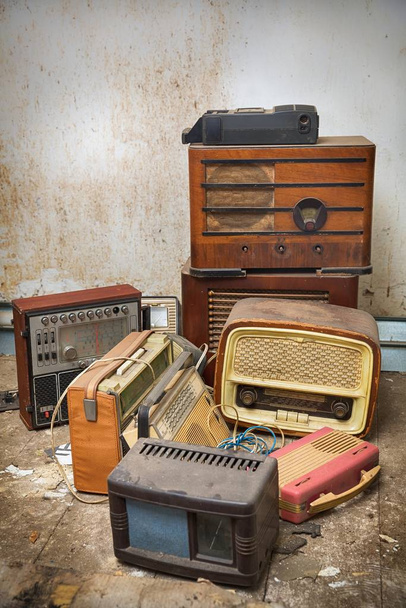 Vanhat radiot
 - Valokuva, kuva