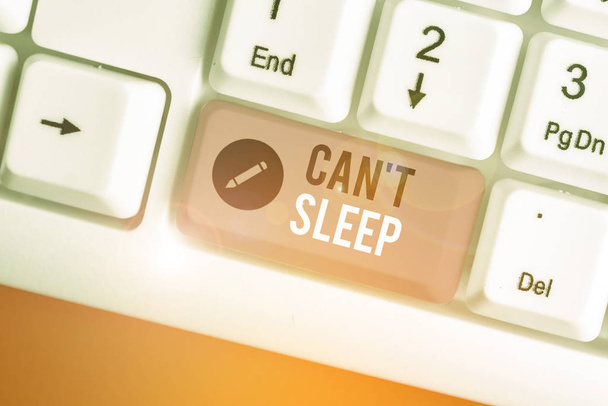 Scrittura concettuale a mano che mostra Can T Sleep. Problemi di testo con le foto aziendali che si addormentano o si svegliano frequentemente durante la notte
. - Foto, immagini