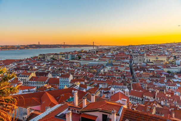 Sunset view of cityscape of Lisbon with Santa Justa lift, Portug - Zdjęcie, obraz