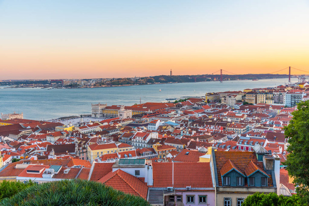 Sunset view of cityscape of Lisbon with Praca do Comercio square - Fotoğraf, Görsel