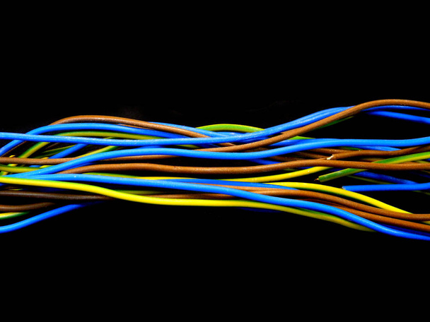 alambres de color aislados sobre fondo blanco - Foto, Imagen