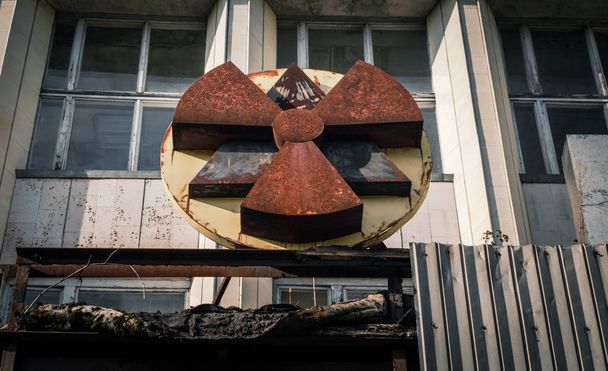 radioactive symbol on the facade of the building in Chernobyl - 写真・画像